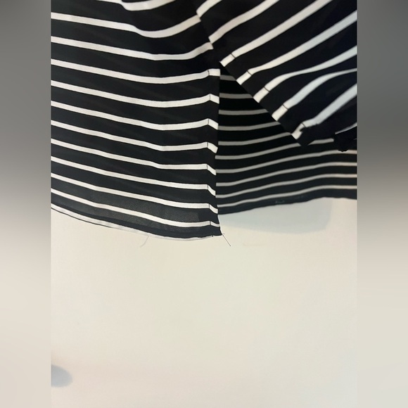 Black and White Striped Women's Top size XL (D-126) - Picture 4 of 10